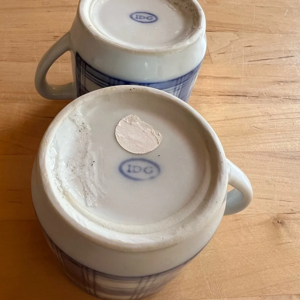 Williams Sonoma set of 2 Blue white Plaid Ceramic Mugs coffee tea cup cottage